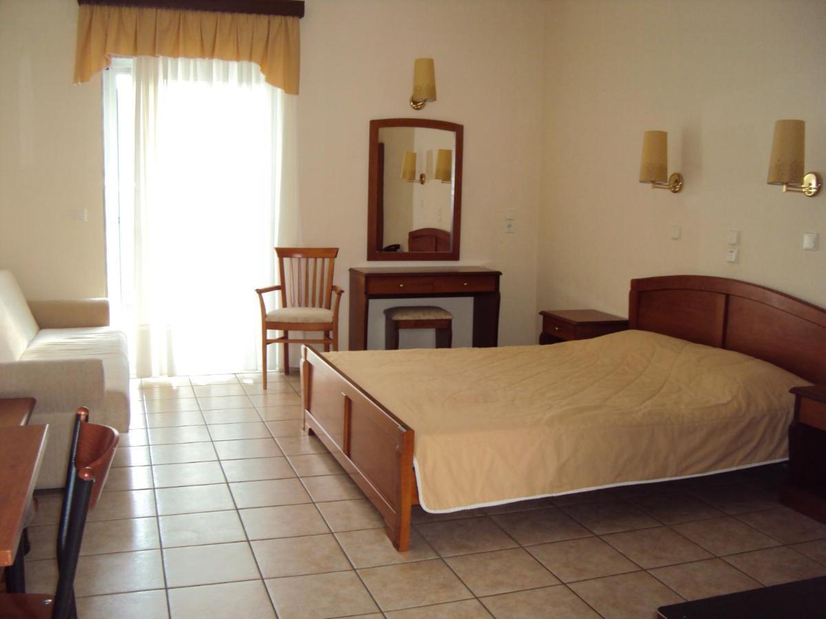 Amalia Aparthotel Palaiontsiflikion Room photo