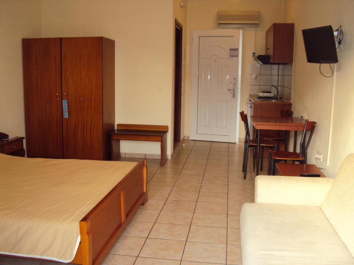 Amalia Aparthotel Palaiontsiflikion Room photo